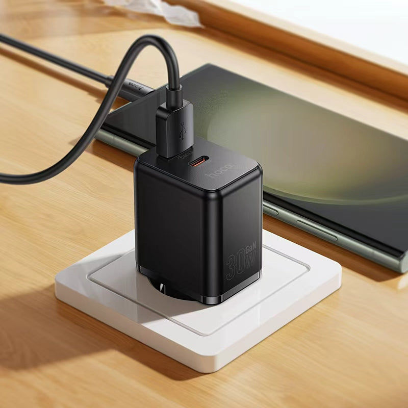 Hoco. C157A Cargador Rápido PD30W + QC3.0 USB-C + USB-A